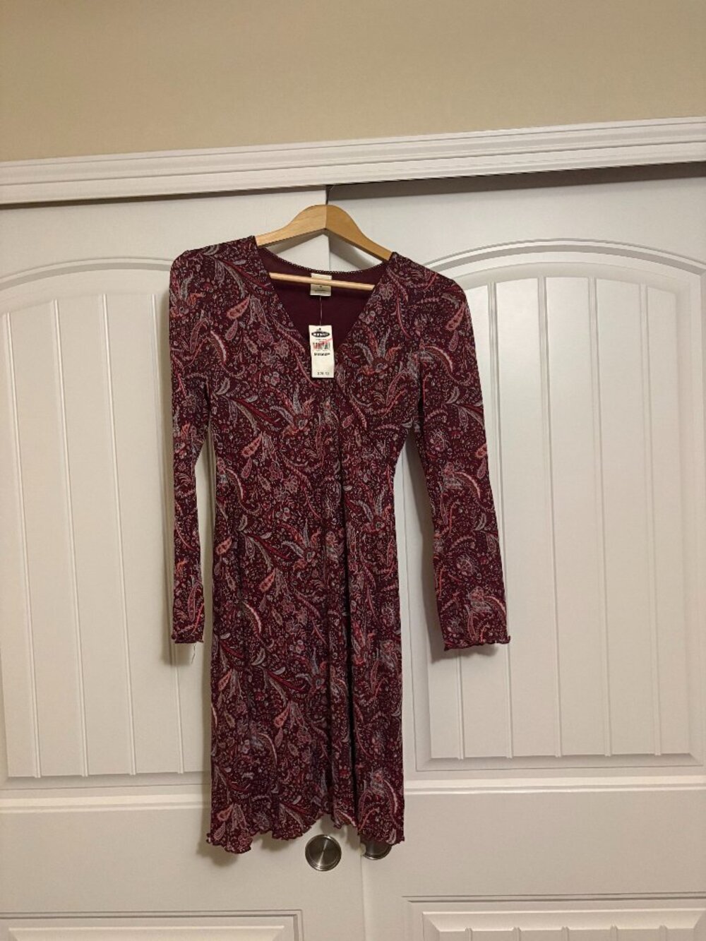Old Navy Paisley Print Dress Medium Midi Length Long Sleeve Burgundy Nylon NWT
